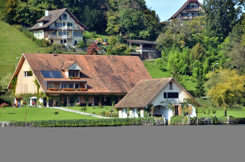 Home and barn included with boathouse on Lake Luzern