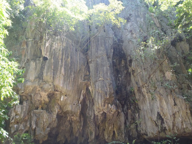 Kampon Trach Caves