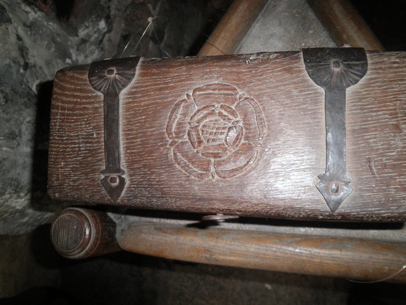 The Tudor rose on a box