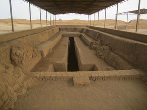 5 Chan Chan - Tschudi Palace (22) King's tomb