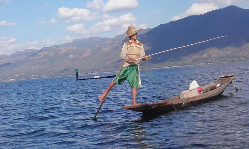 Inle Lake leg rowing fisherman
