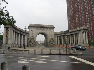 entrance to Manhattan bridge