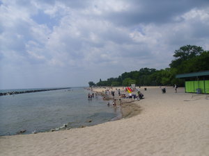 toronto islands man made beach on to lake ontario