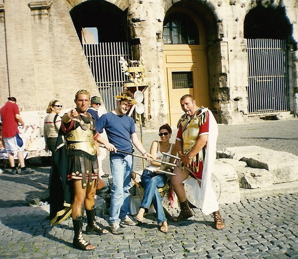 Antigos romanos no Colosseo