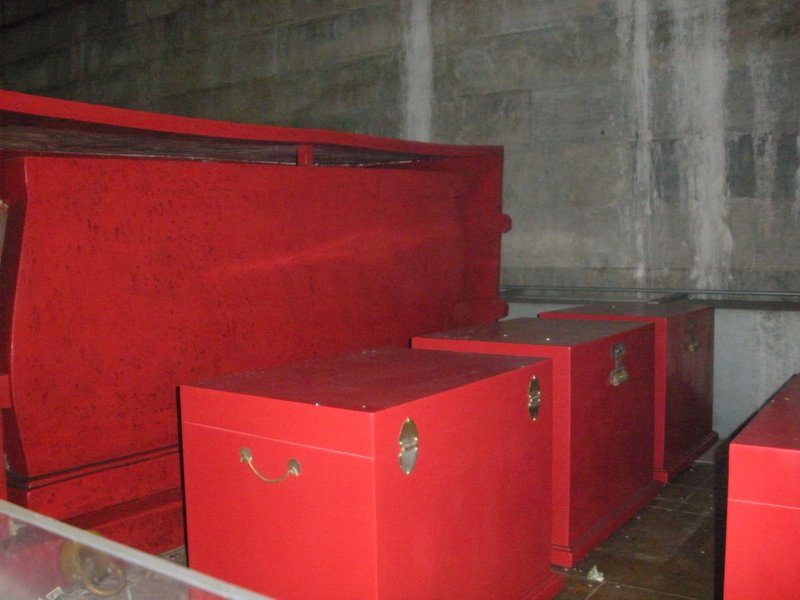 Coffins and various items of the emperors