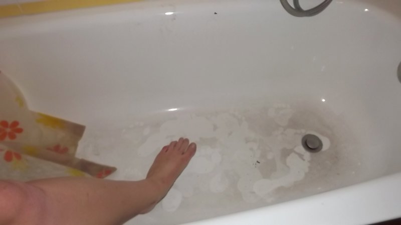 Our dirty tub that won't drain (I do not shower in the this one!) 