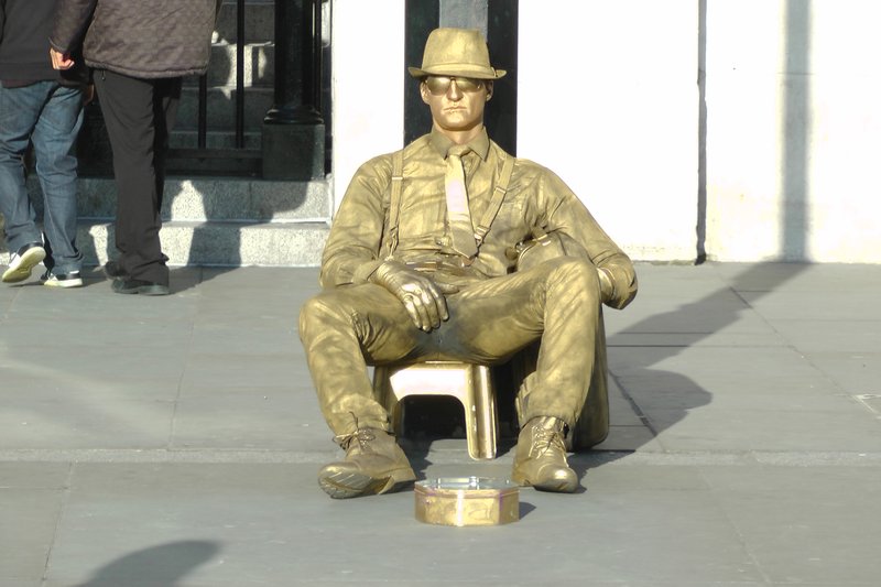 Creepy Gold Guy In Trafalgar Square