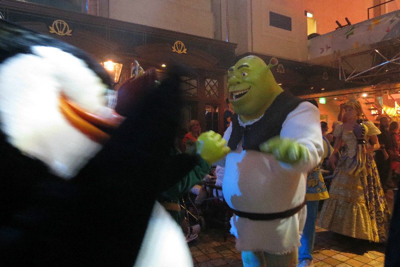 DreamWorks final parade, Move It Move It.