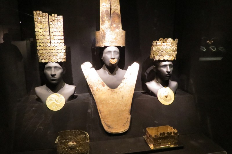 Funerary Attire, Crowns, and headdresses, Vicus, Formative Epoch