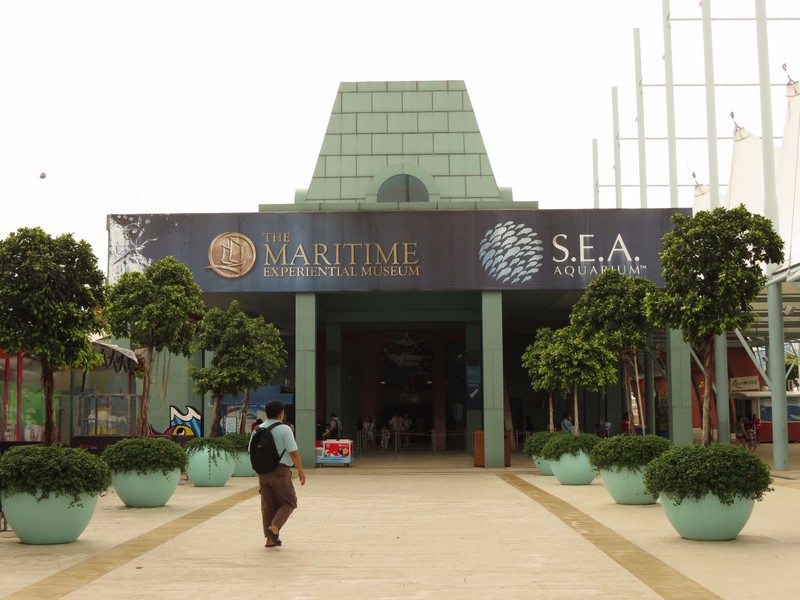 Main entrance to the Singapore Aquarium - Sentosa Island