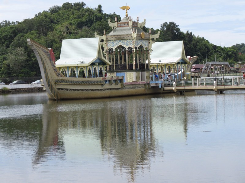 Omar All Saifuddien Mosque - Sultan's ship