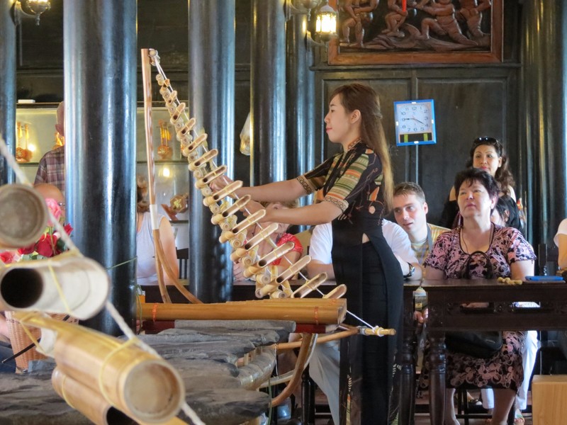 Traditional Vietnamese musical instruments