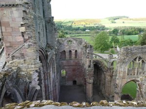 We climbe onto the Abbey rooftop and this show how impressive the high walls were