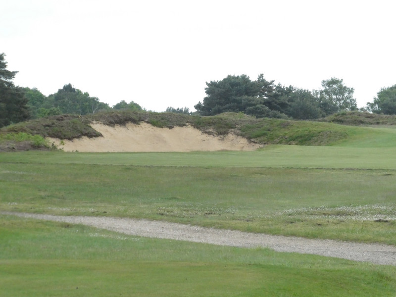 nasty bunker on the 1st hole