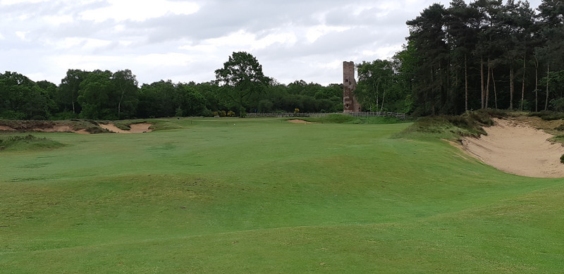 The 2nd hole was a real gem - the old tower ruin made the green look really interesting