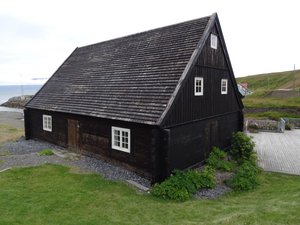 Hofoss - old log building called Pakkhúsið, a warehouse used in the 1600’s  (1)
