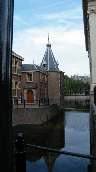 behind the Mauritzhuis Museum near the houses of parliament