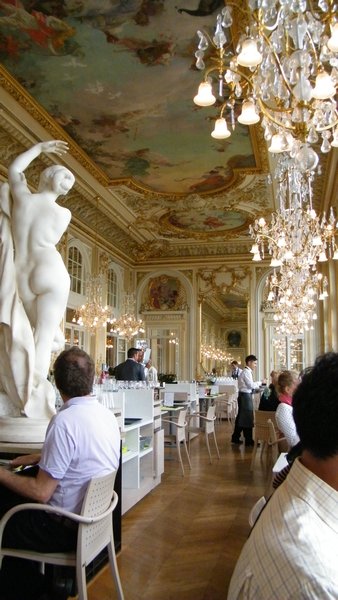 the restaurant to Musee d'Orsey