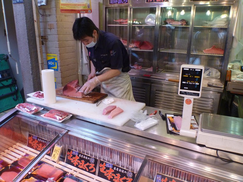 prepping tuna belly meat to sell