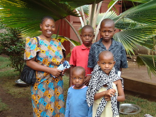 Naomi & her 4 children