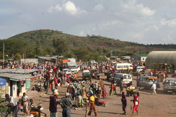 The busy Maasai market