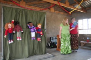 Hannah & Jennifer teaching the children at Kisongo