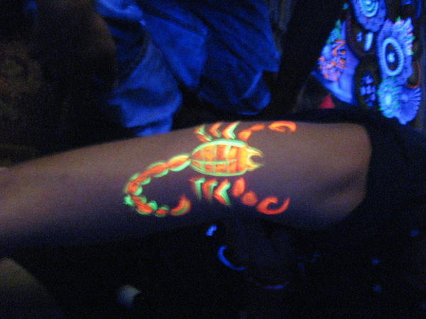 Every one had paintings on them at the party....if you cant beat them join em!
