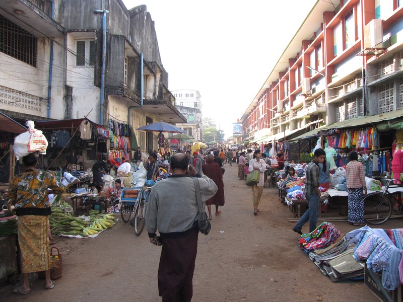 Market in Bago