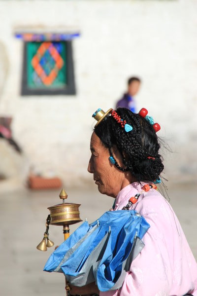 Pilgrim at the Jokhang temple - Lhasa