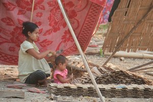 Women with child Mandalay - Burma