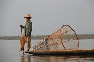 Traditional one leg rower and fisher - Inle Lake