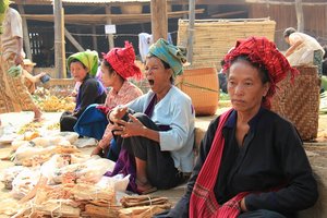 Hilltribes at the market - Inle Lake