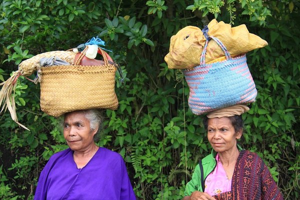 Local villagers arround Moni - Flores - Indonesia
