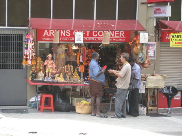 SHOPPING IN LITTLE INDIA.
