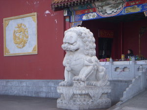 Chinese Lion at restaurant entrance