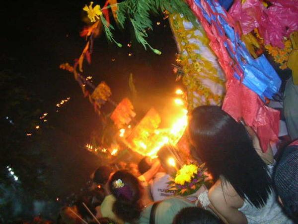 Luang Prabangissa juhlittiin sadekauden paatosta