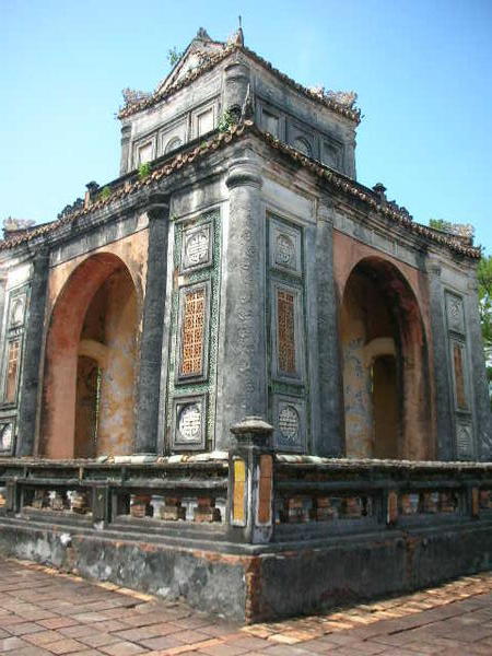 pitihan sita kayda Virtnamissakin kattomassa muutamaa temppelia