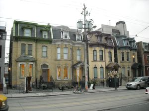 Vrolijk geverfde daken in Toronto