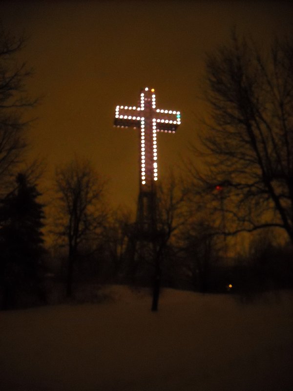 Het verlichte kruis op Mont Royale