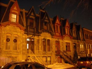 Vrolijk gekleurde huizen in Montréal