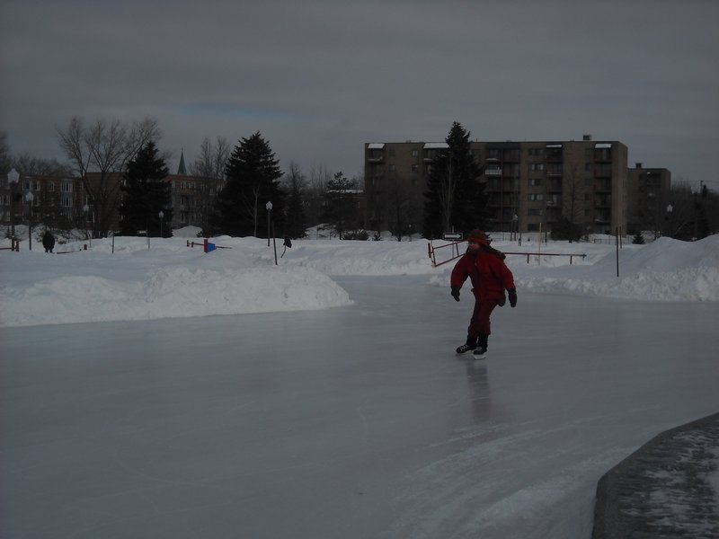 Judith schaatst op de ijsbaan van 1,5km