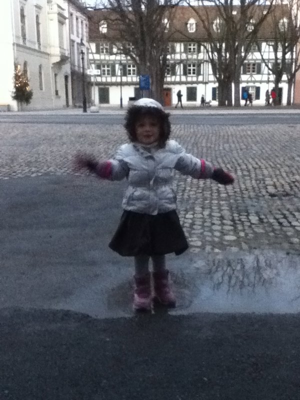 Isabelle splashing in Basel.
