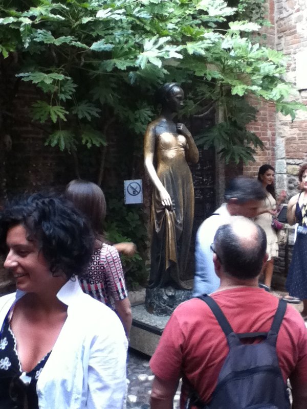 Juliet's Statue.