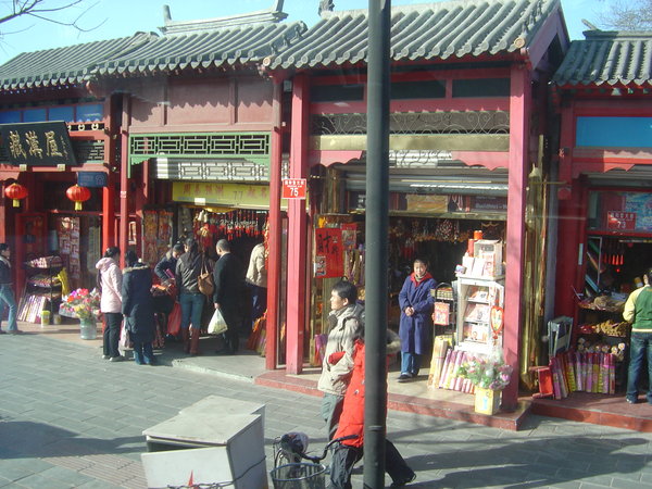 shops nearby Lama Temple