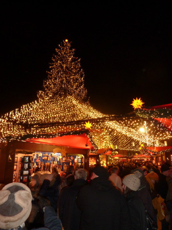Startligt tent at Weihnachtsmarkt Kölner Dom
