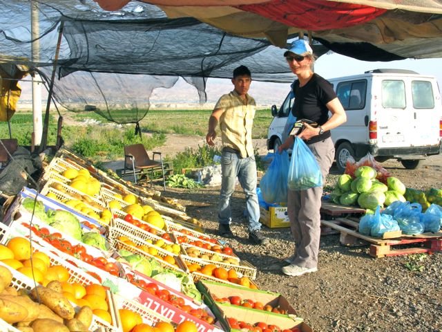 Loading up on fresh produce in the Jordan Valley