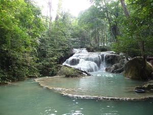 Naehe Kanchanaburi - Erawan Wasserfall