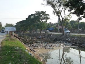 Ayutthaya - ueberall Abfall