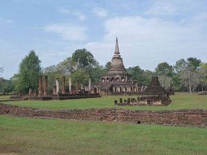 Si Satchanalai - Wat Chang Lom