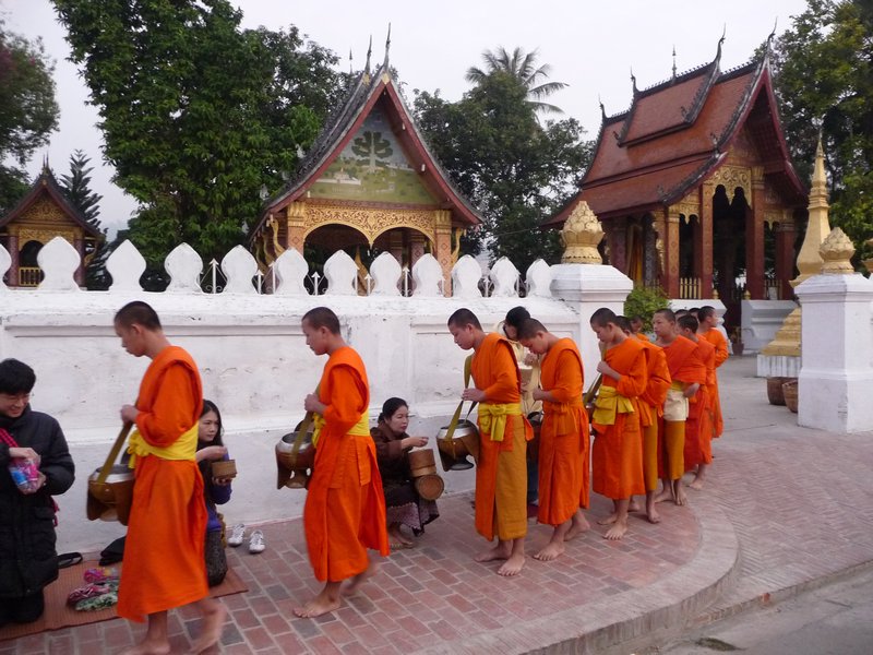 Luang Prabang - Rundgang der Moenche